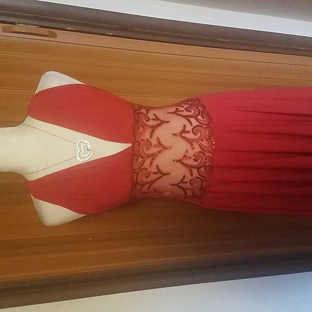 BEATRICE BACKLESS RED DRESS - Picture 2 of 6